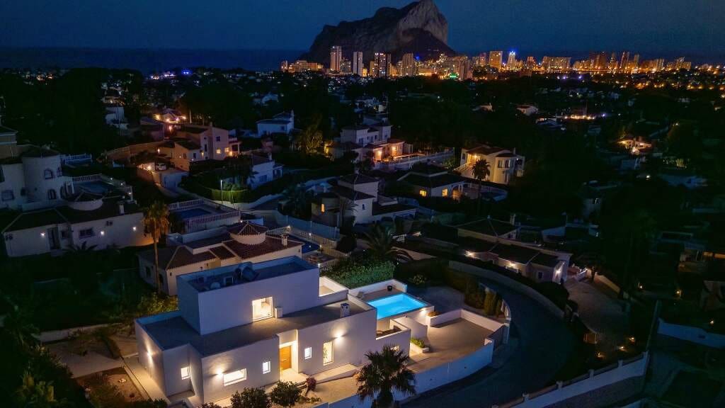 4 bedroom Villa for sale in Calpe / Calp with pool garage - € 1,380,000 (Ref: 9494899)
