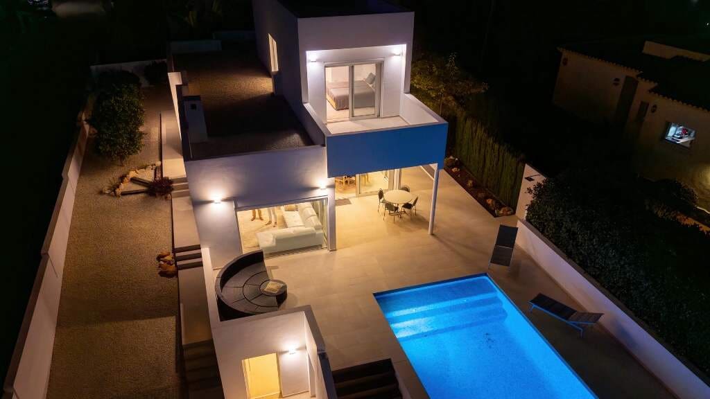 4 bedroom Villa for sale in Calpe / Calp with pool garage - € 1,380,000 (Ref: 9494899)