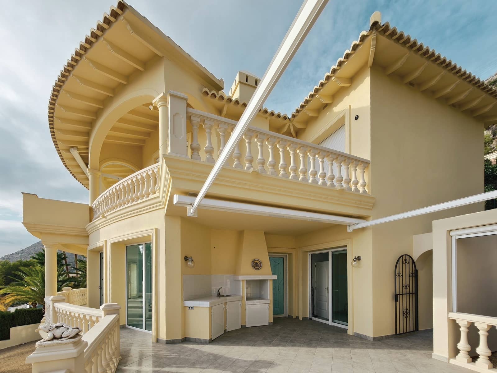 5 bedroom Villa for sale in Altea with pool garage - € 1,450,000 (Ref: 9494900)