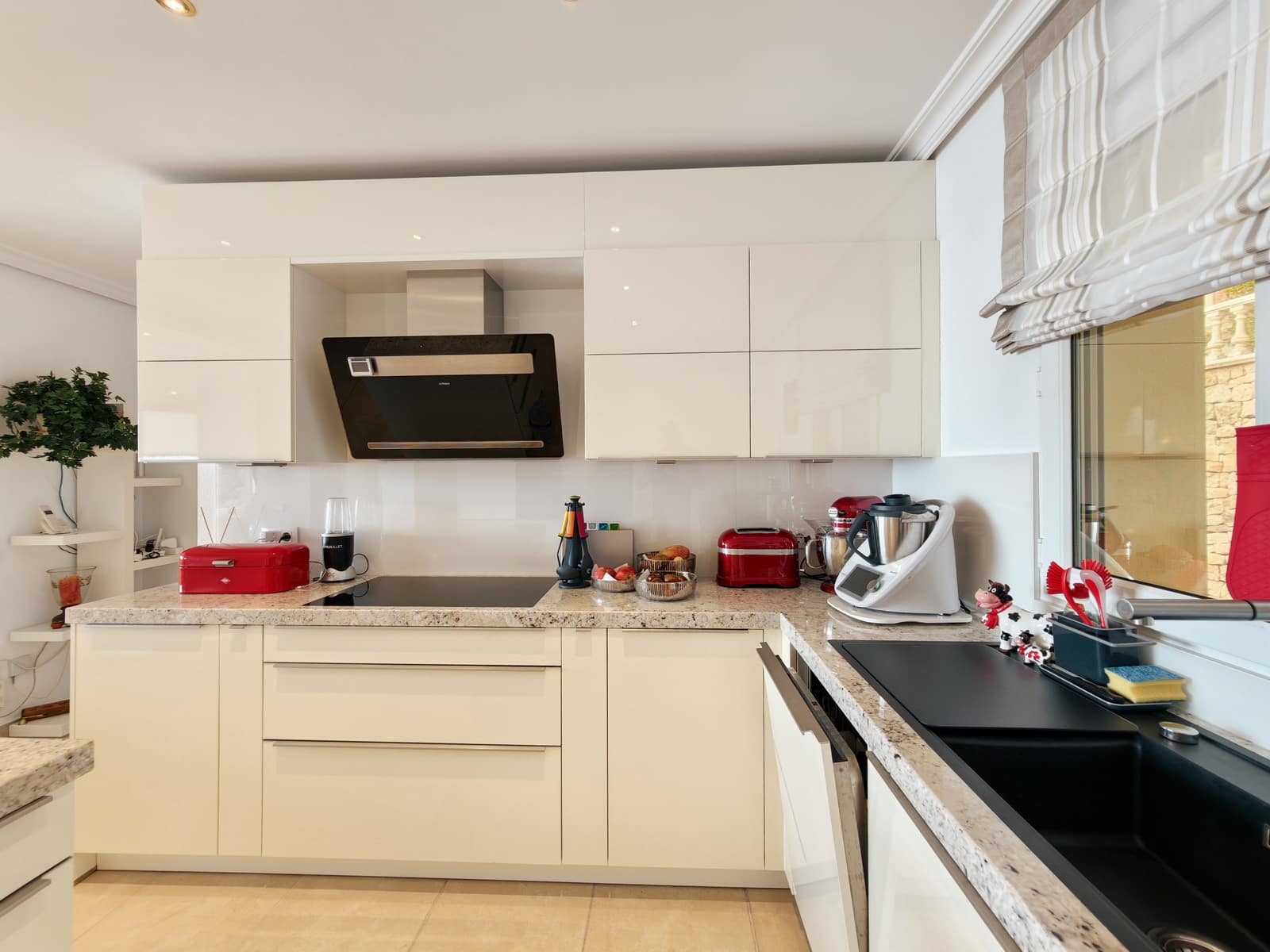 5 bedroom Villa for sale in Altea with pool garage - € 1,450,000 (Ref: 9494900)