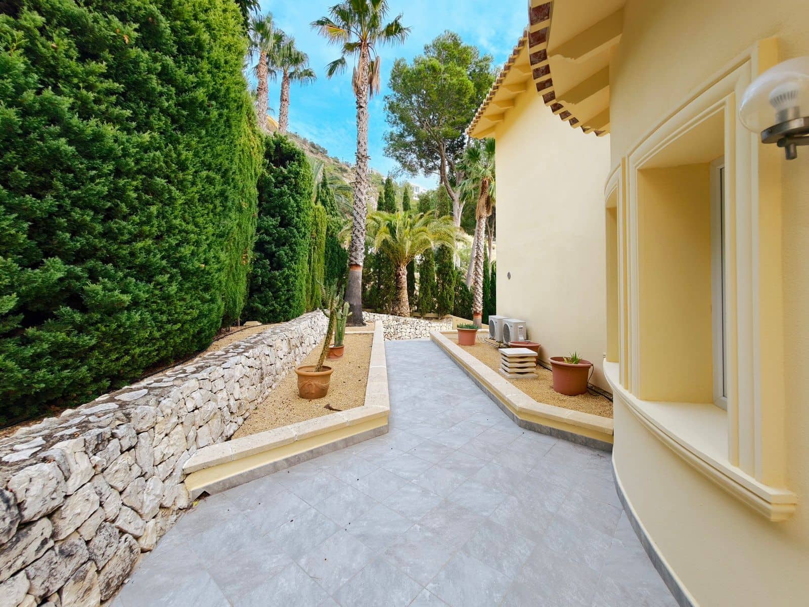 5 bedroom Villa for sale in Altea with pool garage - € 1,450,000 (Ref: 9494900)