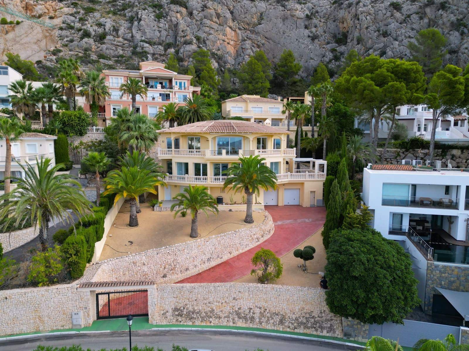 5 bedroom Villa for sale in Altea with pool garage - € 1,450,000 (Ref: 9494900)