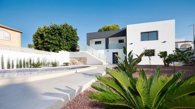 4 bedroom Villa for sale in Calpe / Calp with pool garage - € 840,000 (Ref: 9494908)