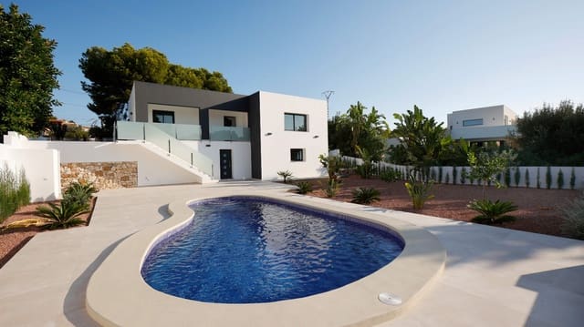 4 bedroom Villa for sale in Calpe / Calp with pool garage - € 840,000 (Ref: 9494908)