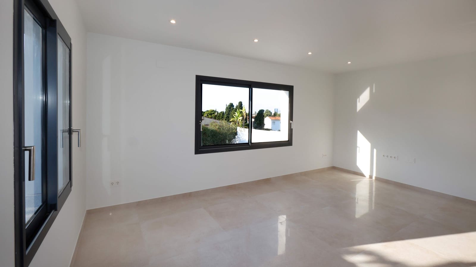 4 bedroom Villa for sale in Calpe / Calp with pool garage - € 840,000 (Ref: 9494908)