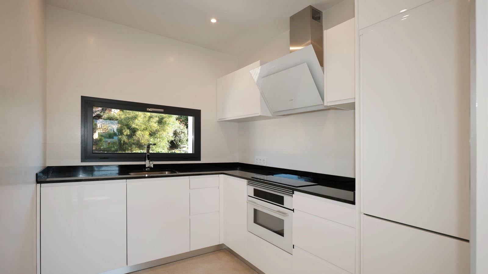 4 bedroom Villa for sale in Calpe / Calp with pool garage - € 840,000 (Ref: 9494908)