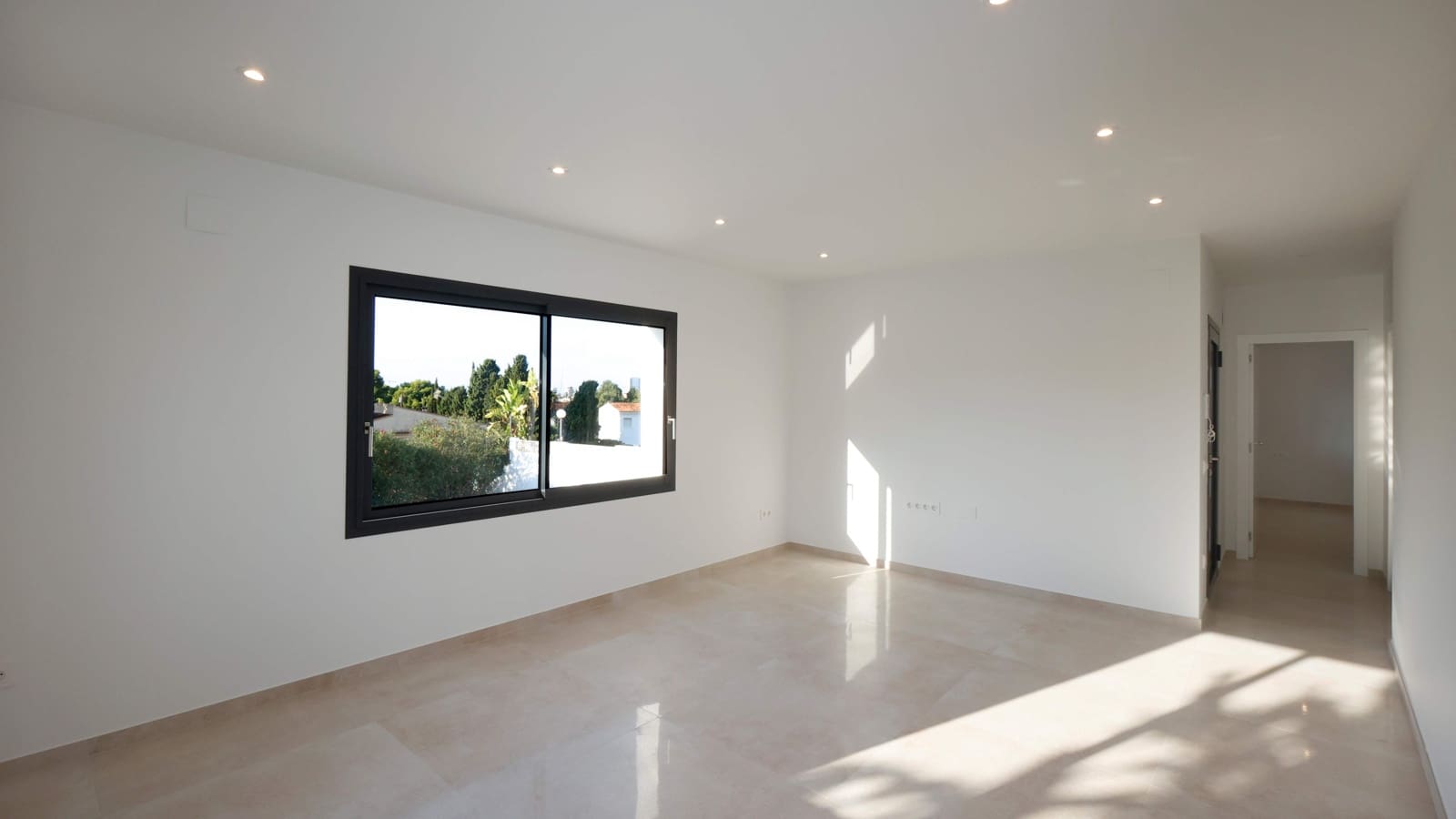 4 bedroom Villa for sale in Calpe / Calp with pool garage - € 840,000 (Ref: 9494908)