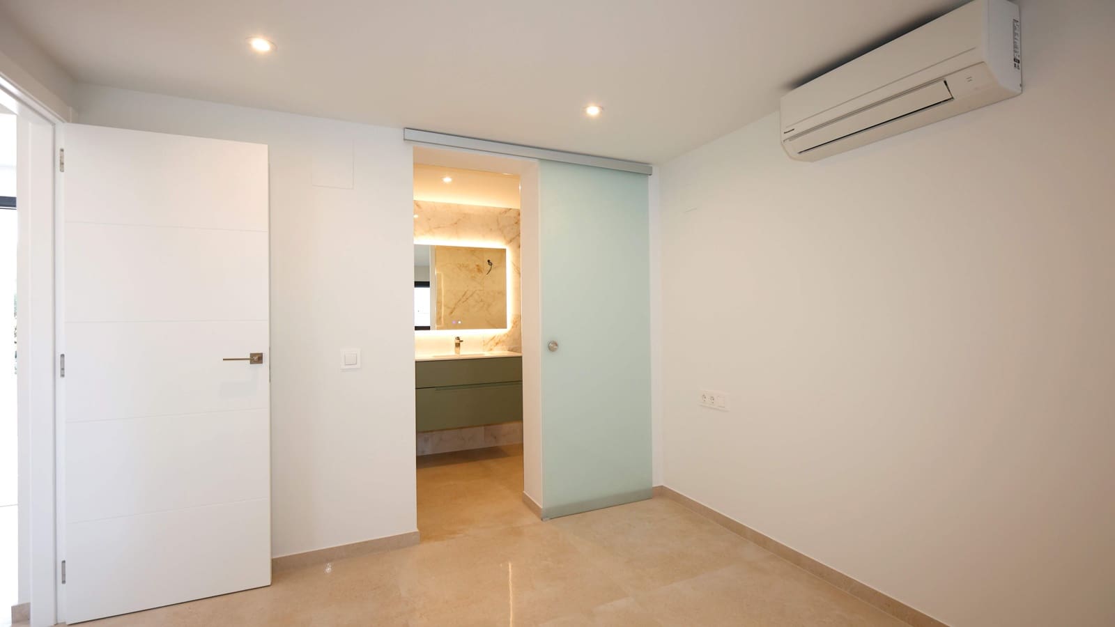 4 bedroom Villa for sale in Calpe / Calp with pool garage - € 840,000 (Ref: 9494908)