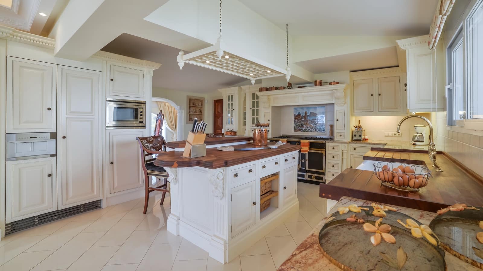 5 bedroom Villa for sale in Altea with pool garage - € 1,950,000 (Ref: 9494911)