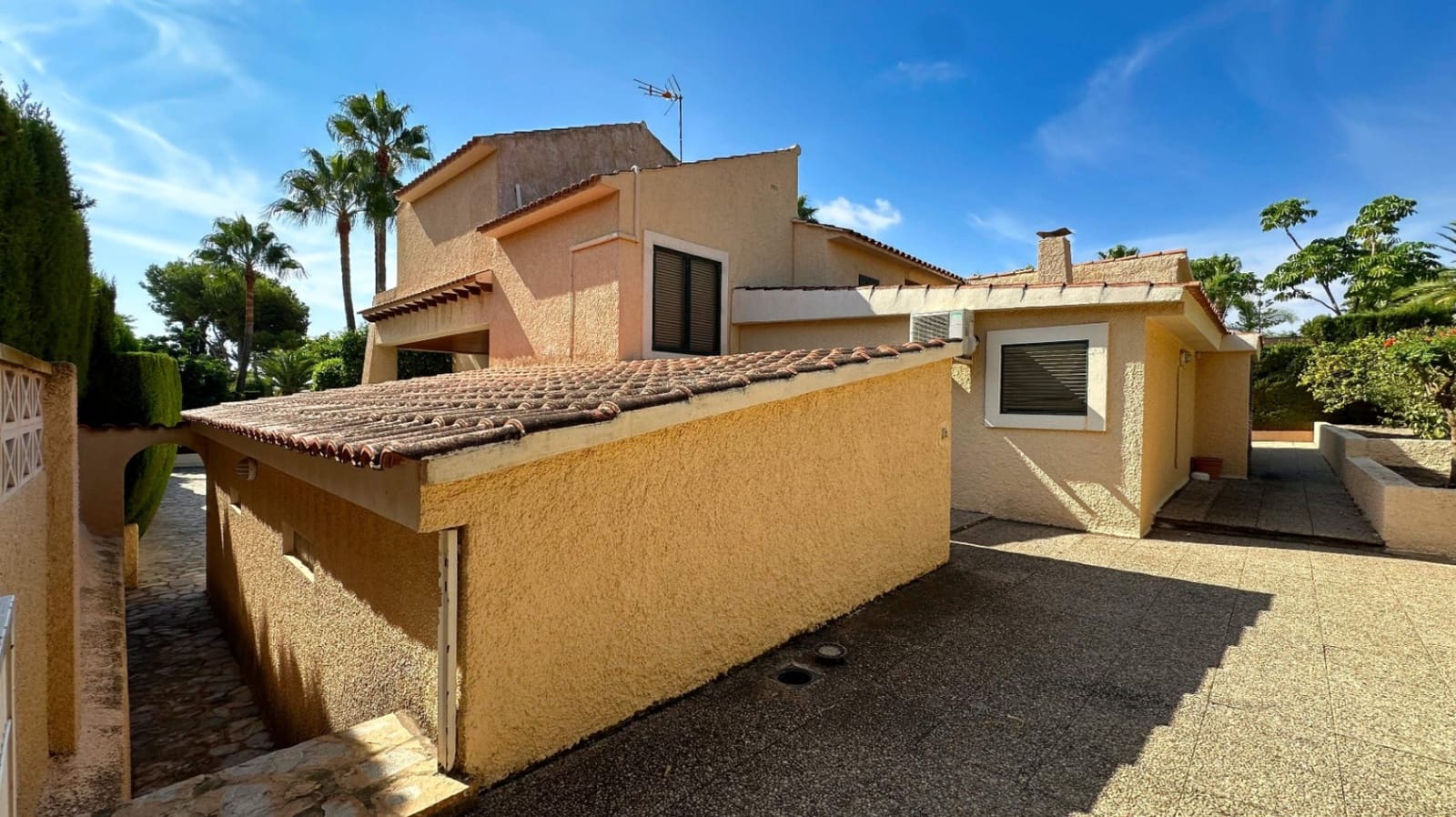 4 bedroom Villa for sale in Benidorm with pool garage - € 875,000 (Ref: 9494912)