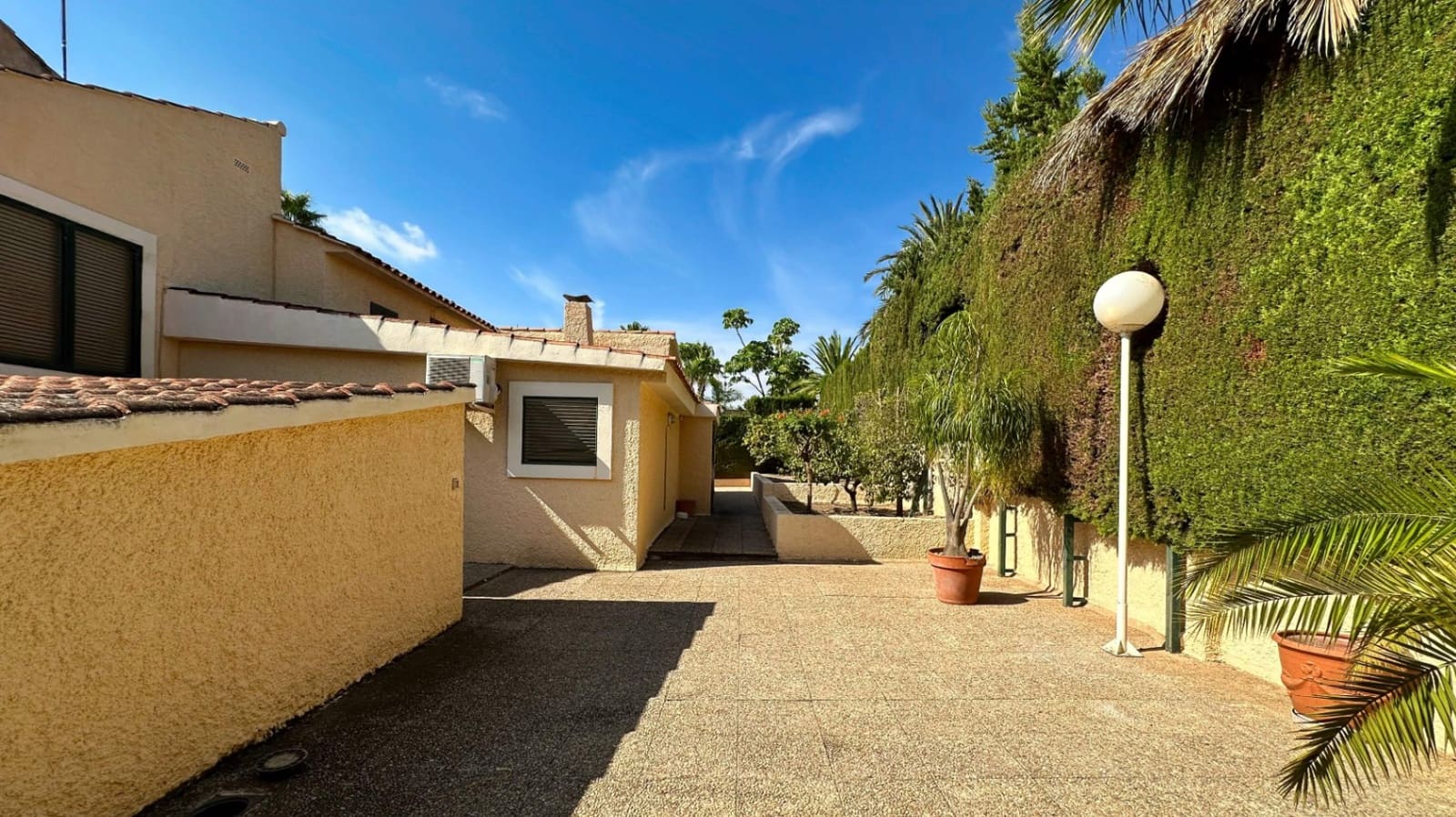 4 bedroom Villa for sale in Benidorm with pool garage - € 875,000 (Ref: 9494912)