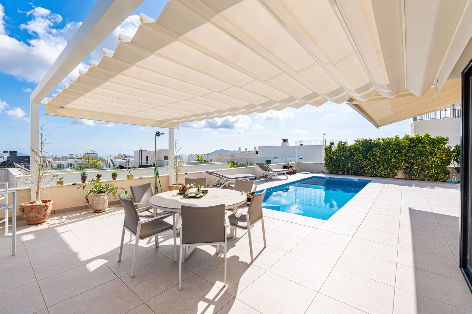 5 bedroom Villa for sale in Polop with pool garage - € 649,000 (Ref: 9494915)