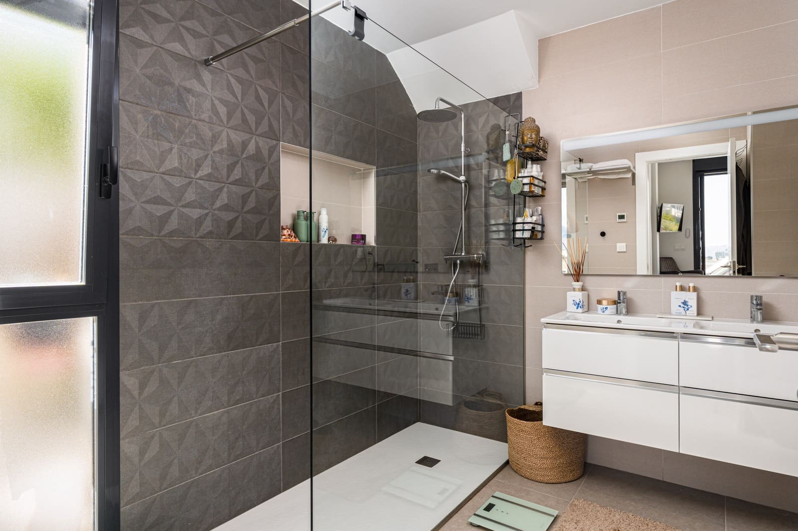 5 bedroom Villa for sale in Polop with pool garage - € 649,000 (Ref: 9494915)