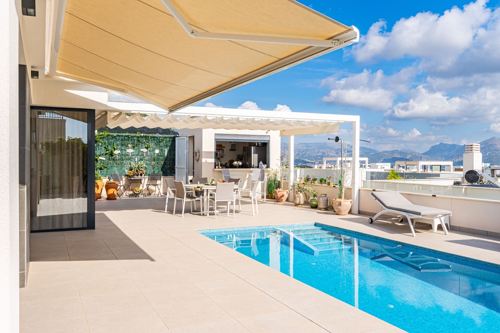 5 bedroom Villa for sale in Polop with pool garage - € 649,000 (Ref: 9494915)