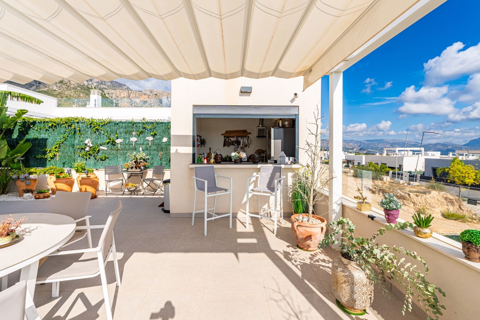 5 bedroom Villa for sale in Polop with pool garage - € 649,000 (Ref: 9494915)