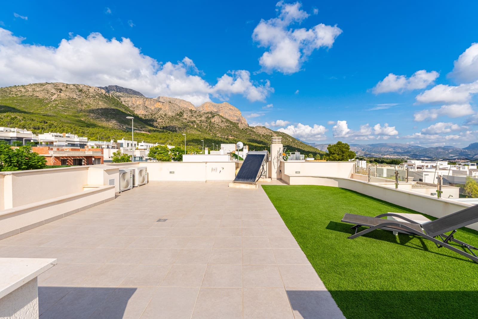 5 bedroom Villa for sale in Polop with pool garage - € 649,000 (Ref: 9494915)