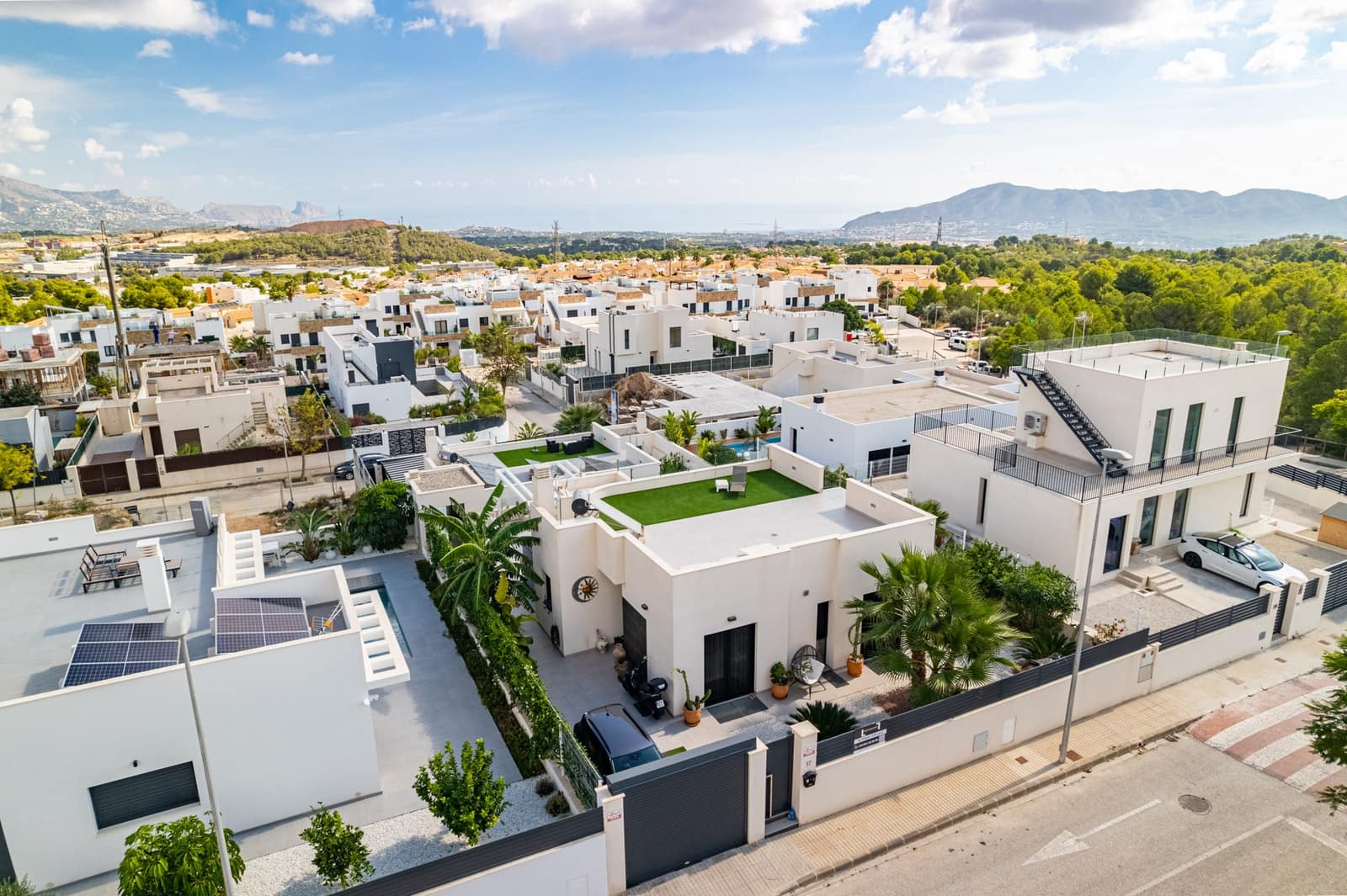 5 bedroom Villa for sale in Polop with pool garage - € 649,000 (Ref: 9494915)