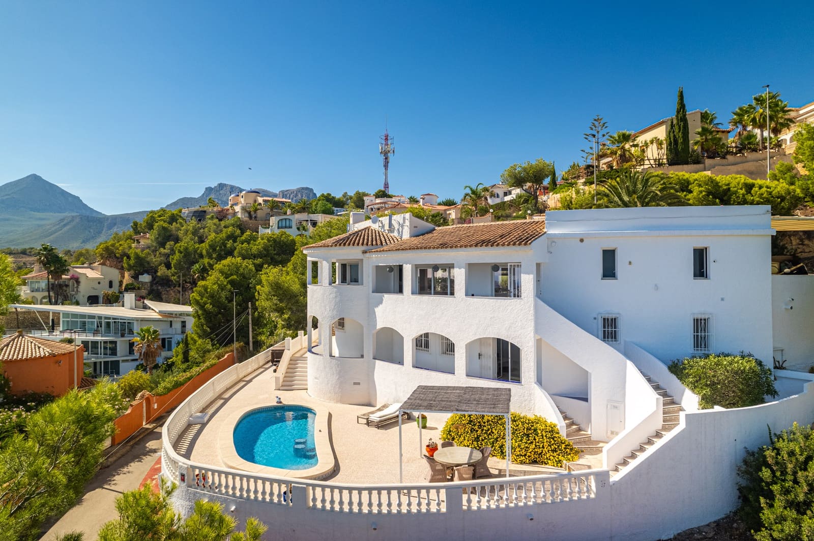 5 bedroom Villa for sale in Alfaz del Pi / L'Alfas del Pi with pool garage - € 1,350,000 (Ref: 9494920)