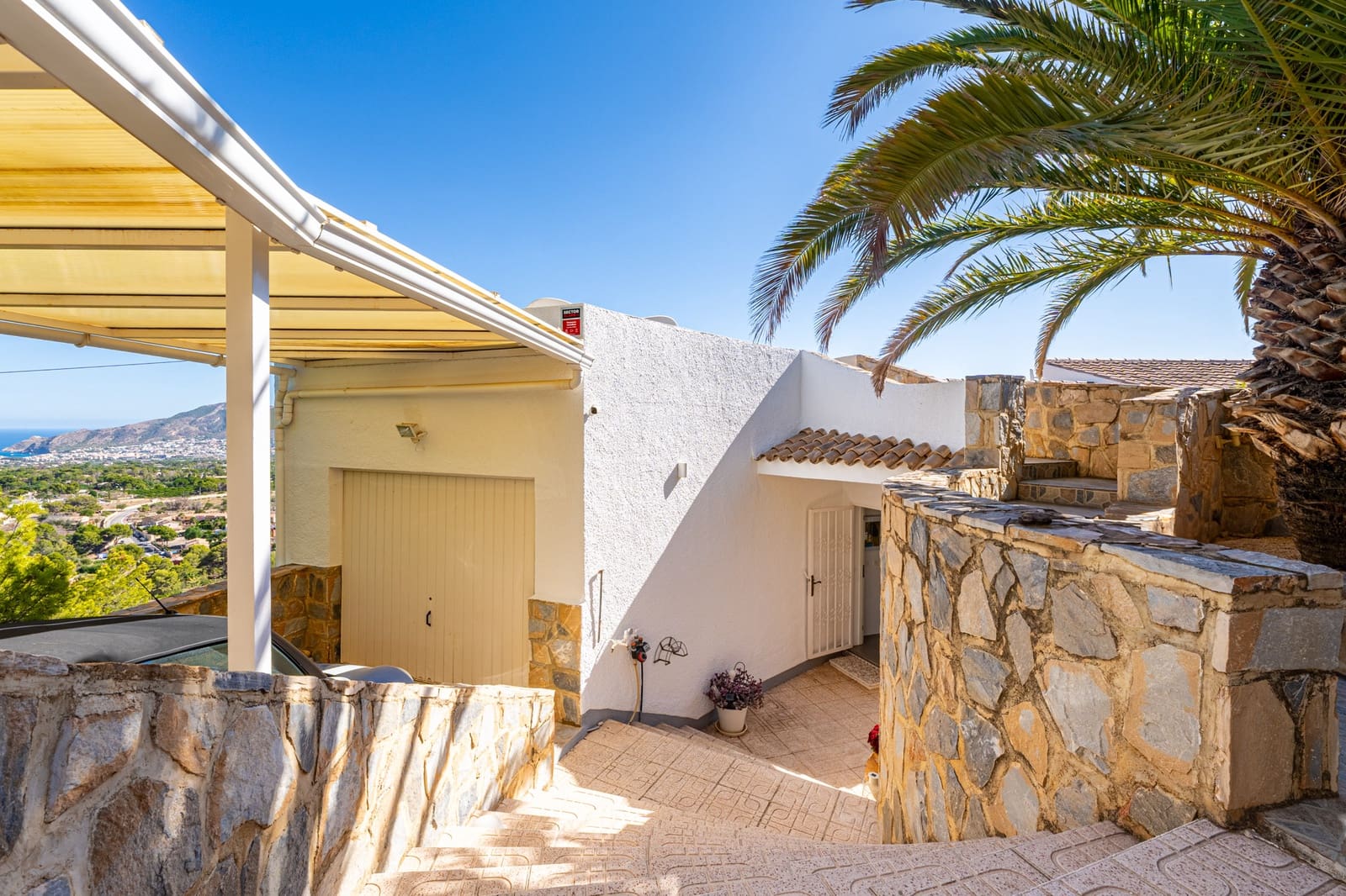 5 bedroom Villa for sale in Alfaz del Pi / L'Alfas del Pi with pool garage - € 1,350,000 (Ref: 9494920)