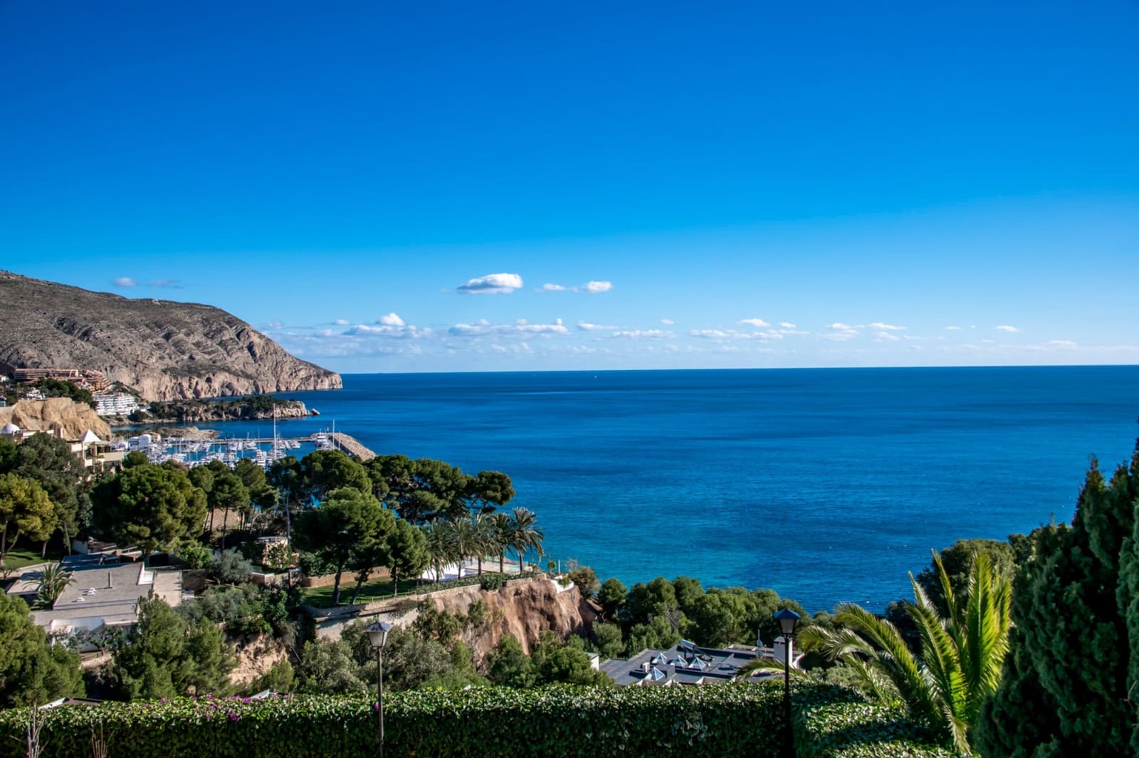 6 bedroom Villa for sale in Altea with pool garage - € 2,930,000 (Ref: 9494922)