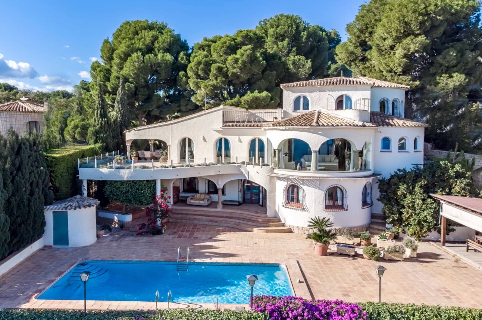 6 bedroom Villa for sale in Altea with pool garage - € 2,930,000 (Ref: 9494922)