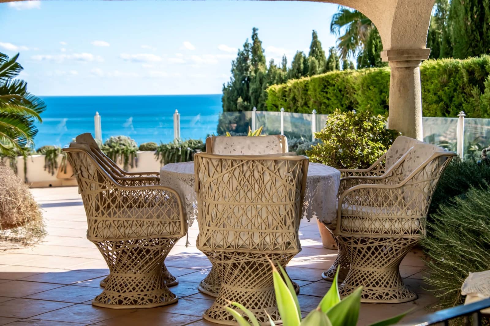 6 bedroom Villa for sale in Altea with pool garage - € 2,930,000 (Ref: 9494922)