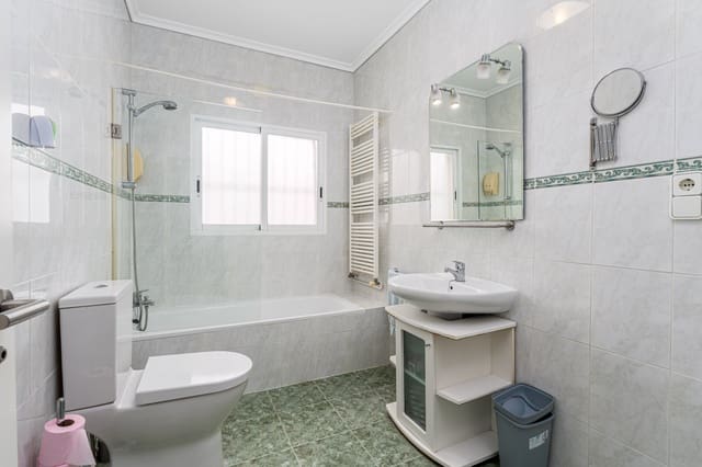 3 sypialnia Willa na sprzedaż w Albir, Alfaz del Pi / L'Alfàs del Pi z basenem garażem - 650 000 € (Ref: 9494928)