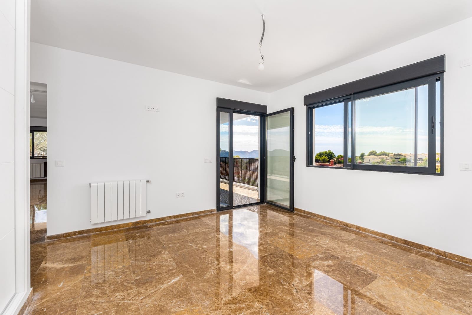 4 sypialnia Willa na sprzedaż w La Nucia z basenem garażem - 950 000 € (Ref: 9494929)