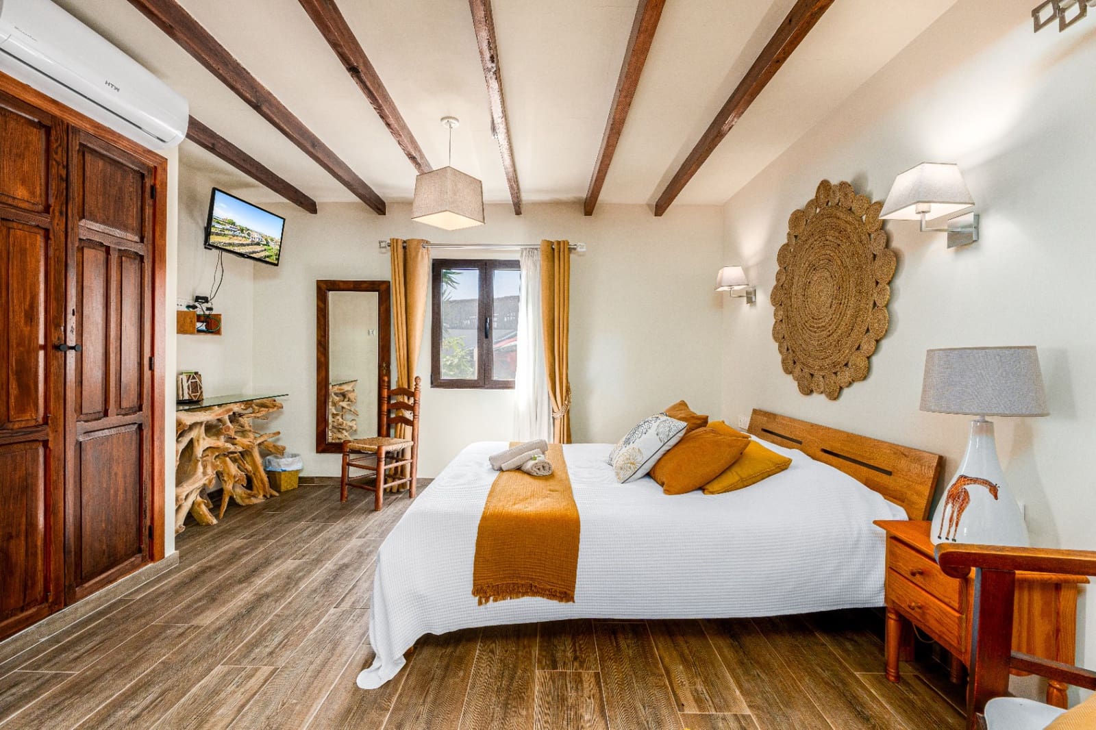 7 bedroom Villa for sale in Benissa with garage - € 1,349,000 (Ref: 9494935)