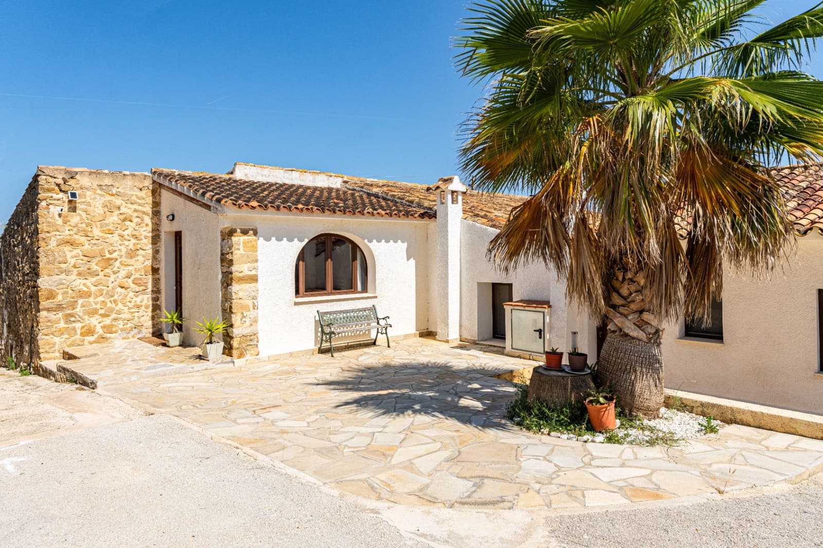7 bedroom Villa for sale in Benissa with garage - € 1,349,000 (Ref: 9494935)