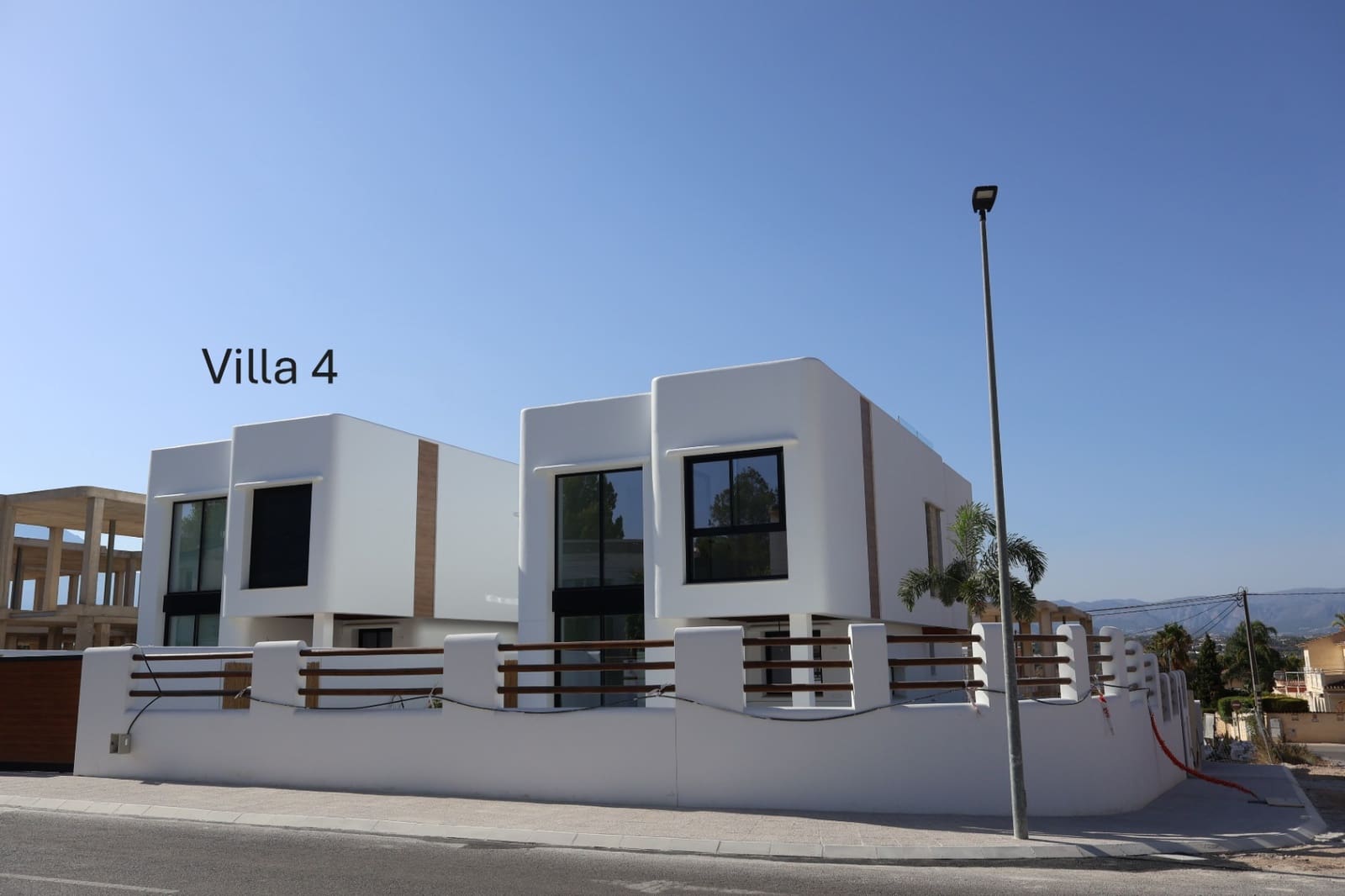 4 soveværelse Bungalow til salg i Albir med swimmingpool garage - € 875.000 (Ref: 9494937)