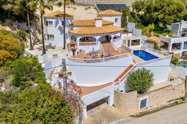 Chalet de 4 habitaciones en Moraira, Teulada-Moraira en venta con piscina - 980.000 € (Ref: 9494938)
