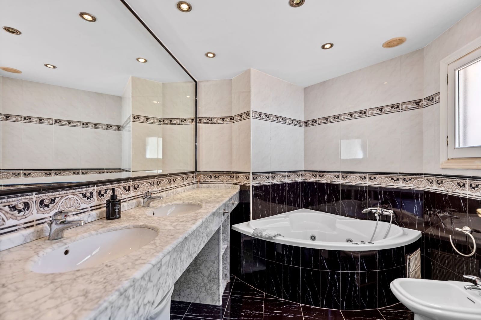 4 slaapkamer Villa te koop in Moraira met zwembad garage - € 980.000 (Ref: 9494938)