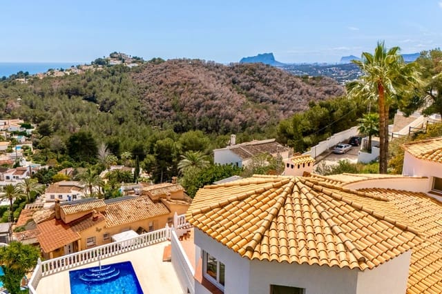 Chalet de 4 habitaciones en Moraira, Teulada-Moraira en venta con piscina - 980.000 € (Ref: 9494938)