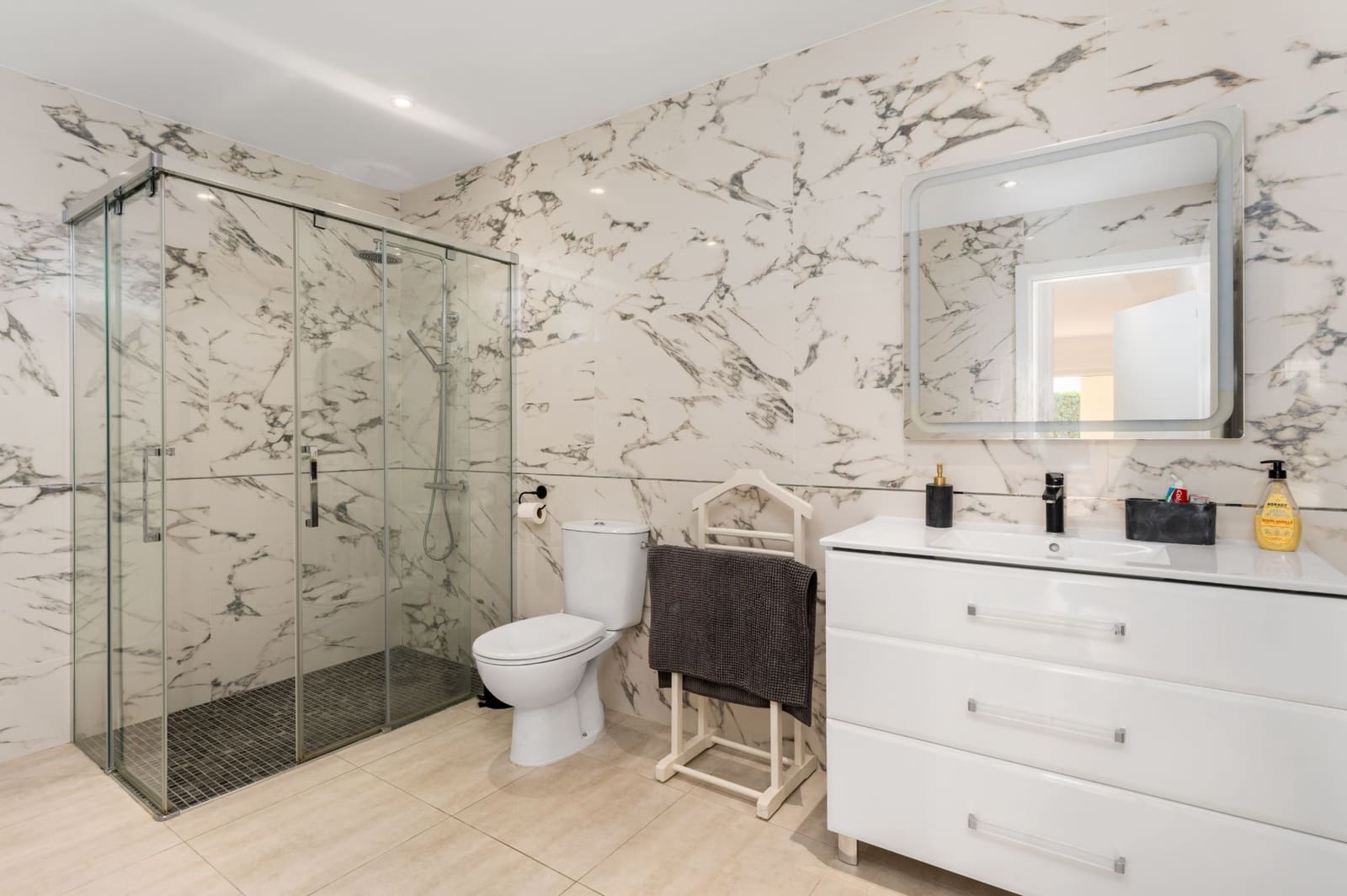 6 bedroom Villa for sale in Alfaz del Pi / L'Alfas del Pi with pool garage - € 725,000 (Ref: 9494939)