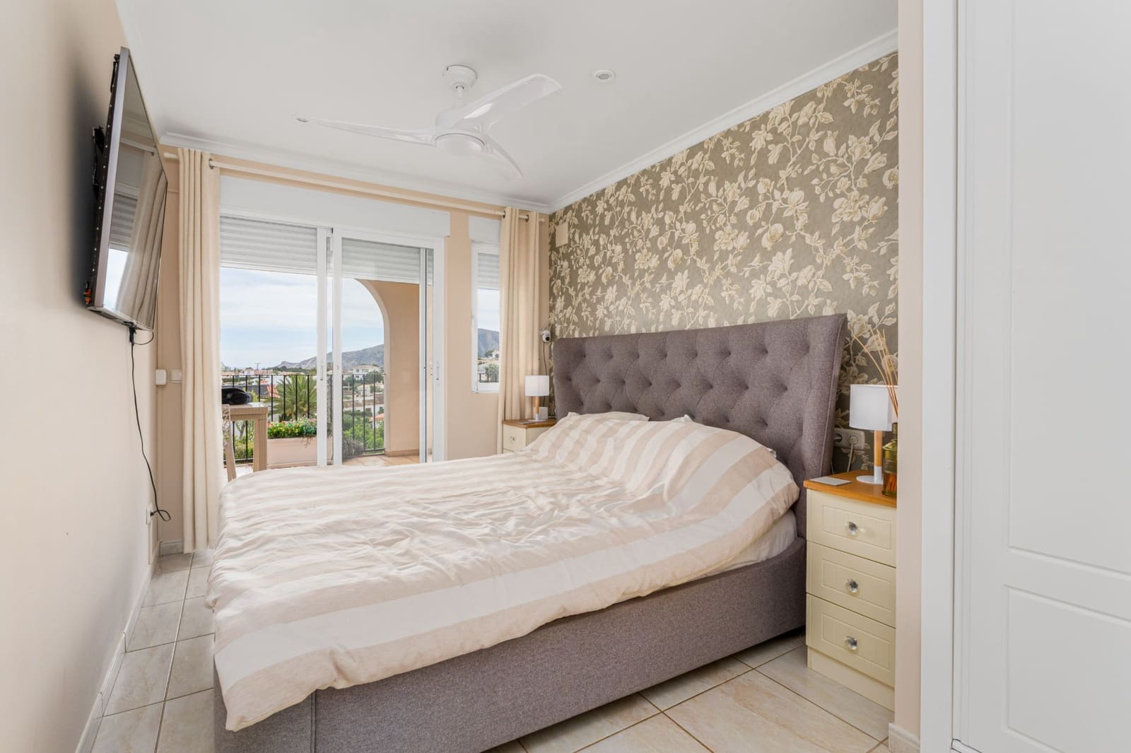 6 bedroom Villa for sale in Alfaz del Pi / L'Alfas del Pi with pool garage - € 725,000 (Ref: 9494939)