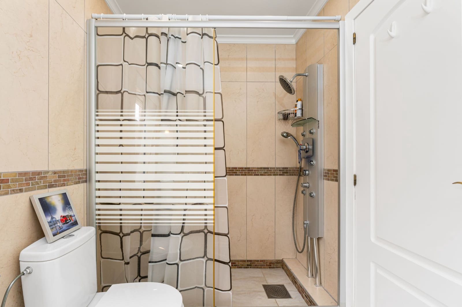 6 bedroom Villa for sale in Alfaz del Pi / L'Alfas del Pi with pool garage - € 725,000 (Ref: 9494939)