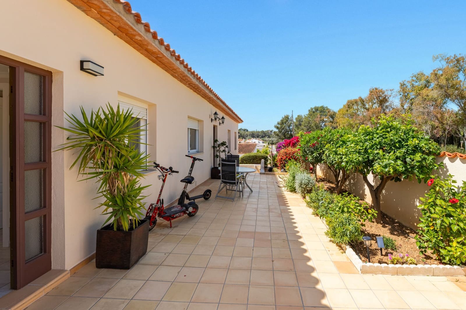 6 bedroom Villa for sale in Alfaz del Pi / L'Alfas del Pi with pool garage - € 725,000 (Ref: 9494939)