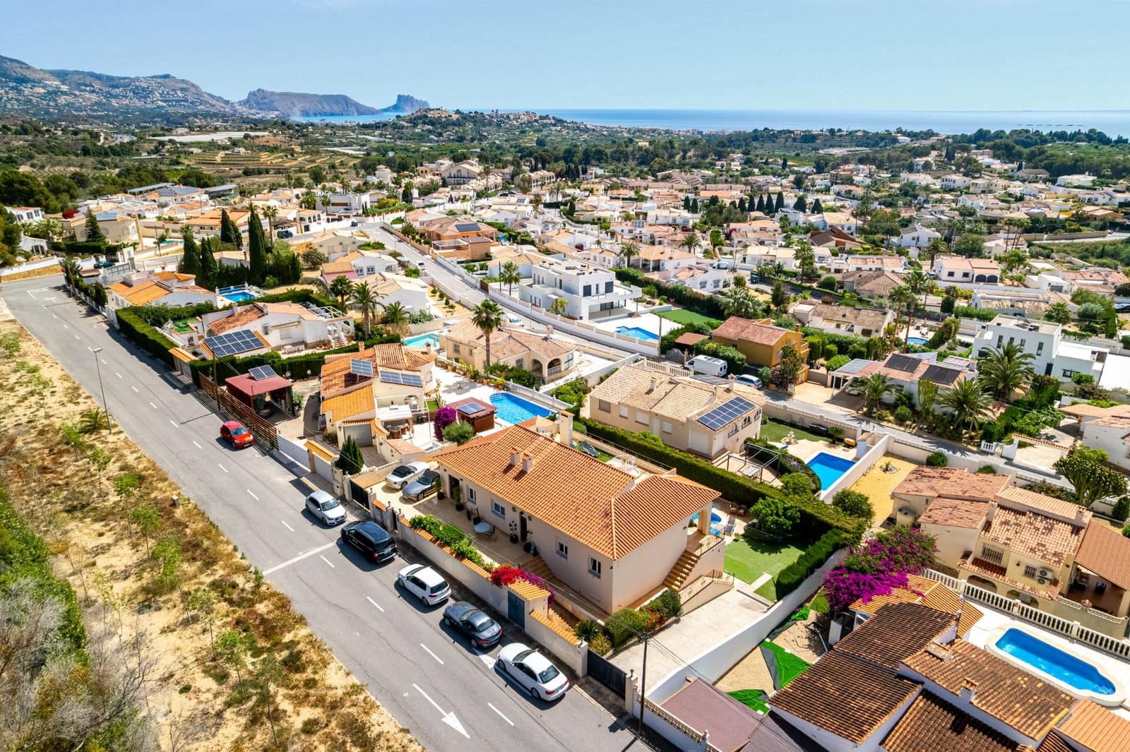 6 bedroom Villa for sale in Alfaz del Pi / L'Alfas del Pi with pool garage - € 725,000 (Ref: 9494939)