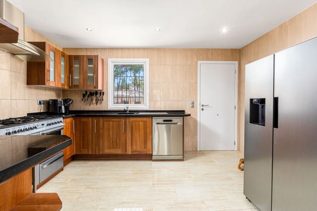 3 sypialnia Willa na sprzedaż w Albir, Alfaz del Pi / L'Alfàs del Pi z basenem garażem - 795 000 € (Ref: 9494941)