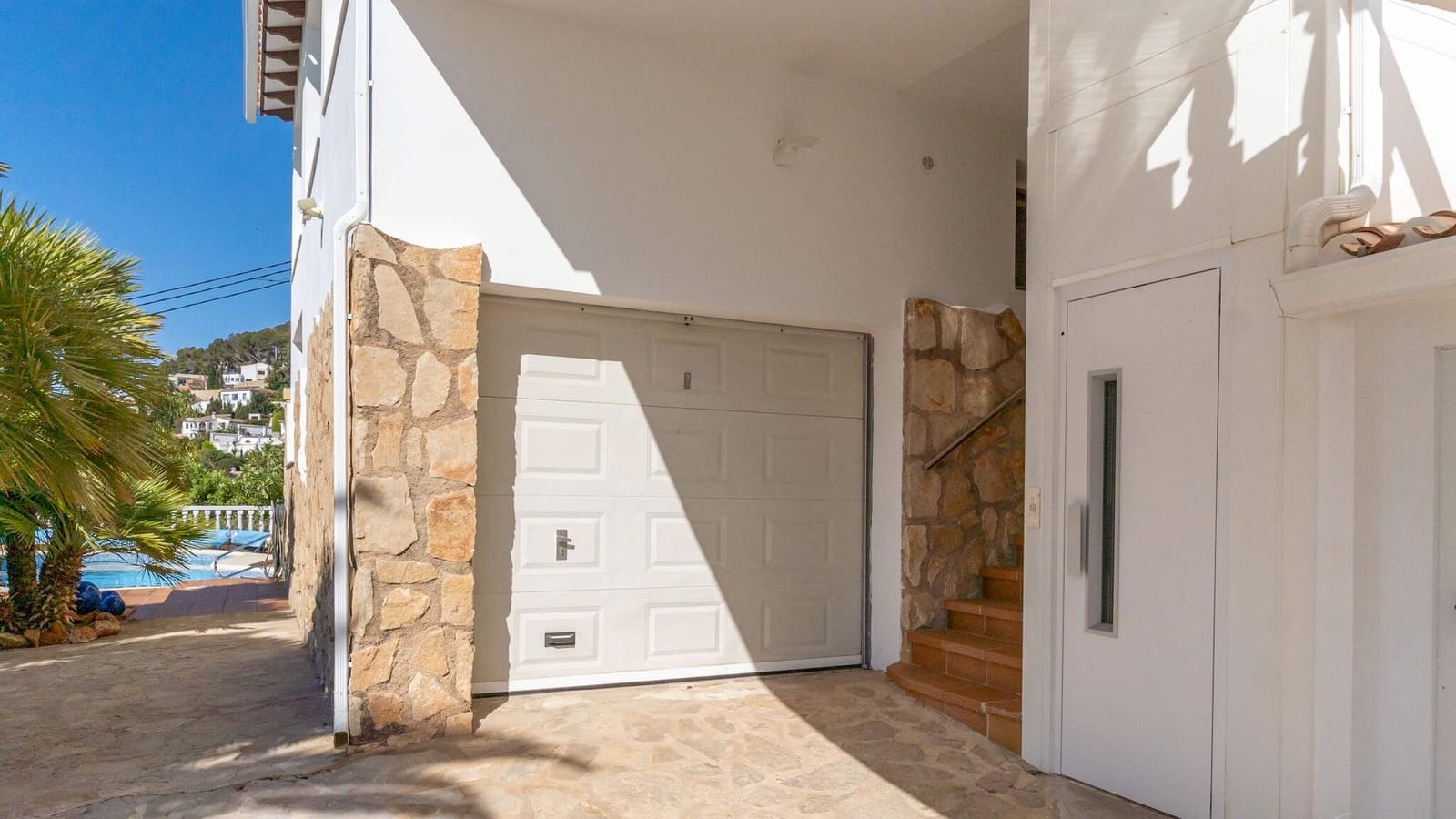 4 bedroom Villa for sale in Teulada with garage - € 1,390,000 (Ref: 9496634)