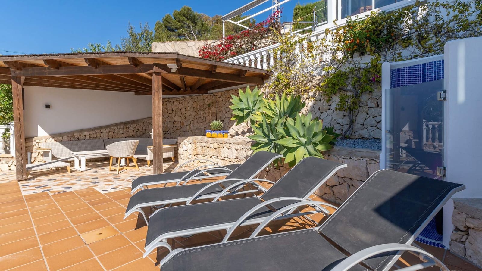 4 bedroom Villa for sale in Teulada with garage - € 1,390,000 (Ref: 9496634)