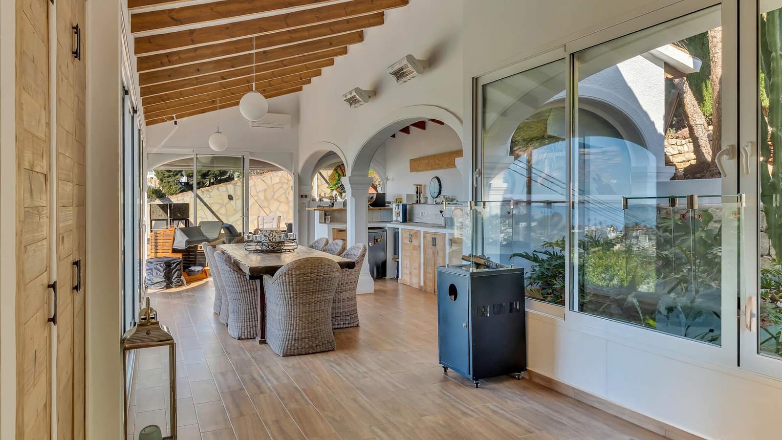 4 bedroom Villa for sale in Teulada with garage - € 1,390,000 (Ref: 9496634)