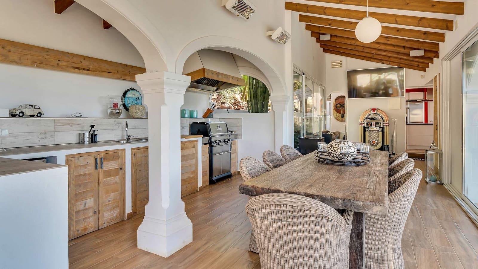 4 bedroom Villa for sale in Teulada with garage - € 1,390,000 (Ref: 9496634)