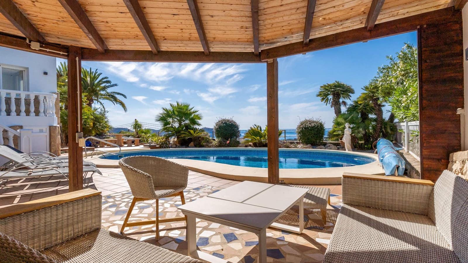 4 bedroom Villa for sale in Teulada with garage - € 1,390,000 (Ref: 9496634)
