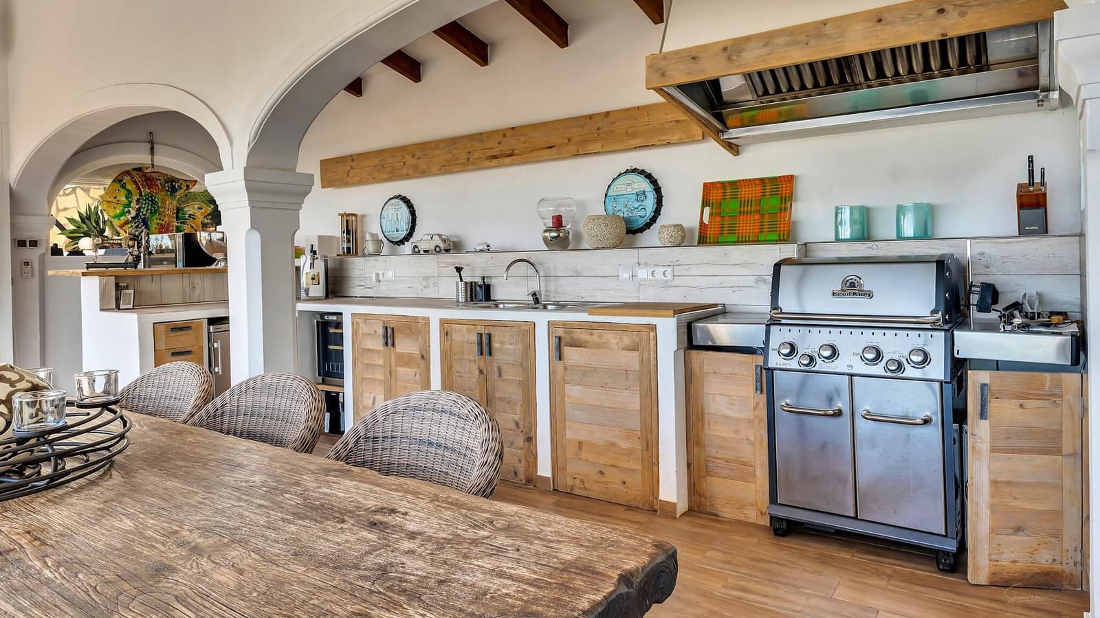 4 bedroom Villa for sale in Teulada with garage - € 1,390,000 (Ref: 9496634)