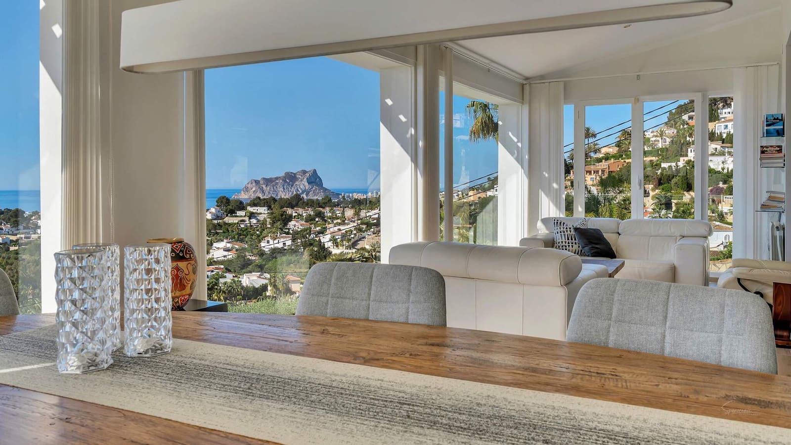 4 bedroom Villa for sale in Teulada with garage - € 1,390,000 (Ref: 9496634)