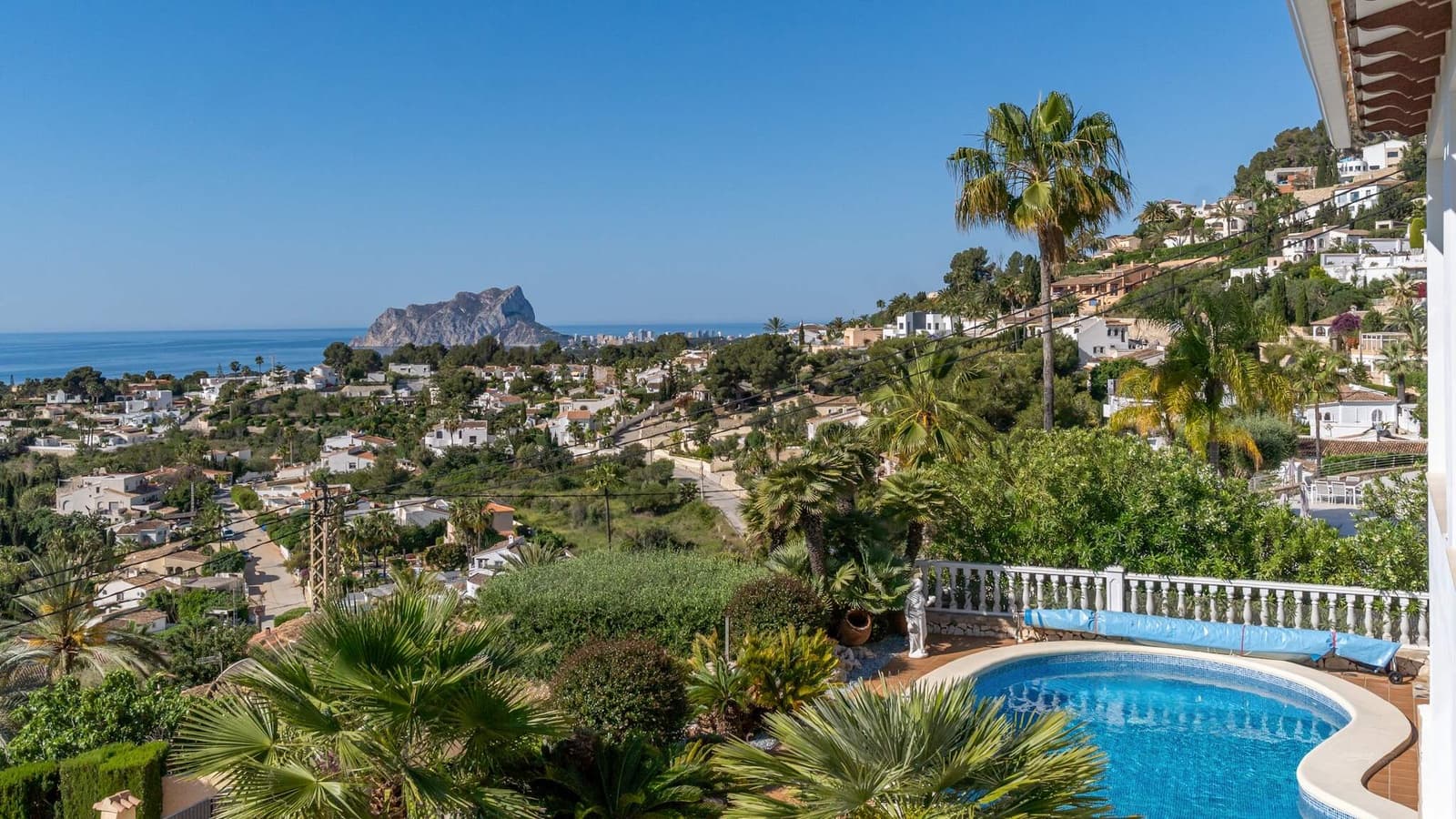 4 bedroom Villa for sale in Teulada with garage - € 1,390,000 (Ref: 9496634)