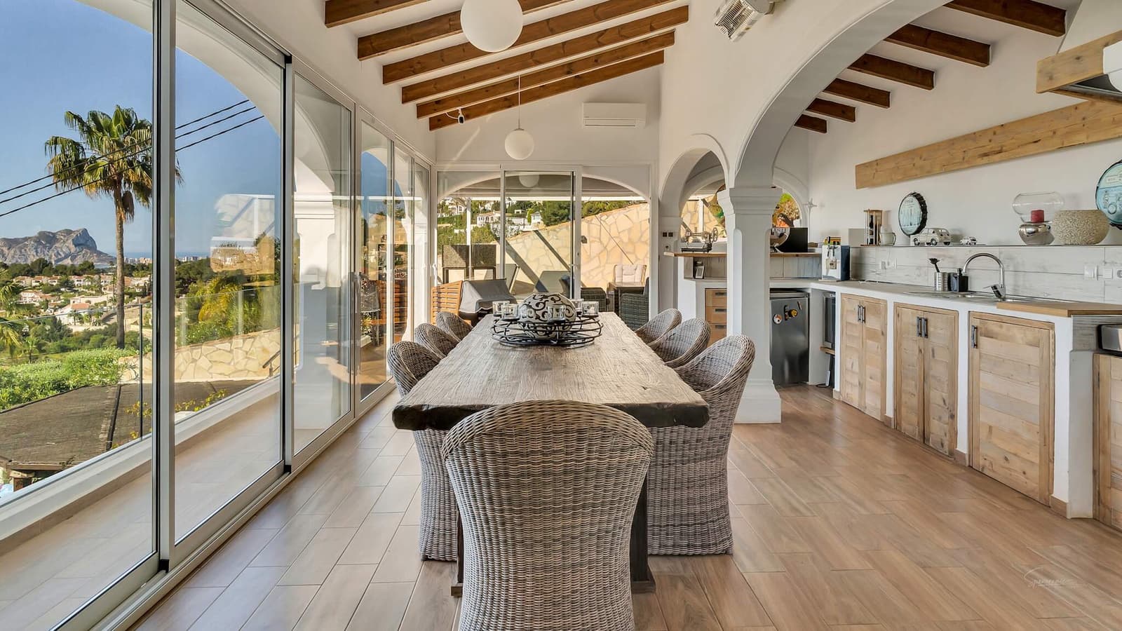 4 bedroom Villa for sale in Teulada with garage - € 1,390,000 (Ref: 9496634)