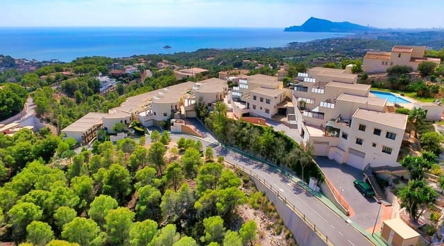 3 makuuhuone Omakotitalo myytävänä paikassa Altea la Vella, Altea mukana uima-altaan 
autotalli - 450 000 € (Ref: 9496635)